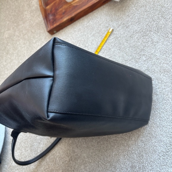 Longchamp Le Pilage Elegant Black Leather Tote Bag. Excellent condition. - Picture 12 of 15